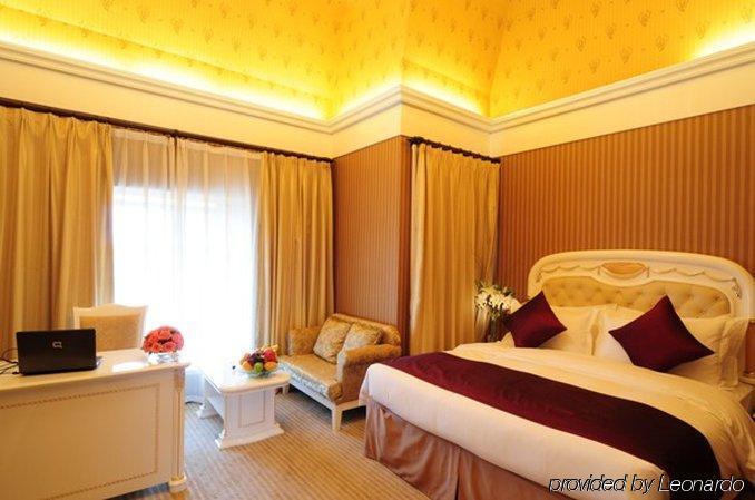 Grand Madison Jinqiao Hotel 5*