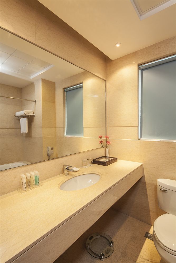 Grand Madison Jinqiao Hotel 5*
