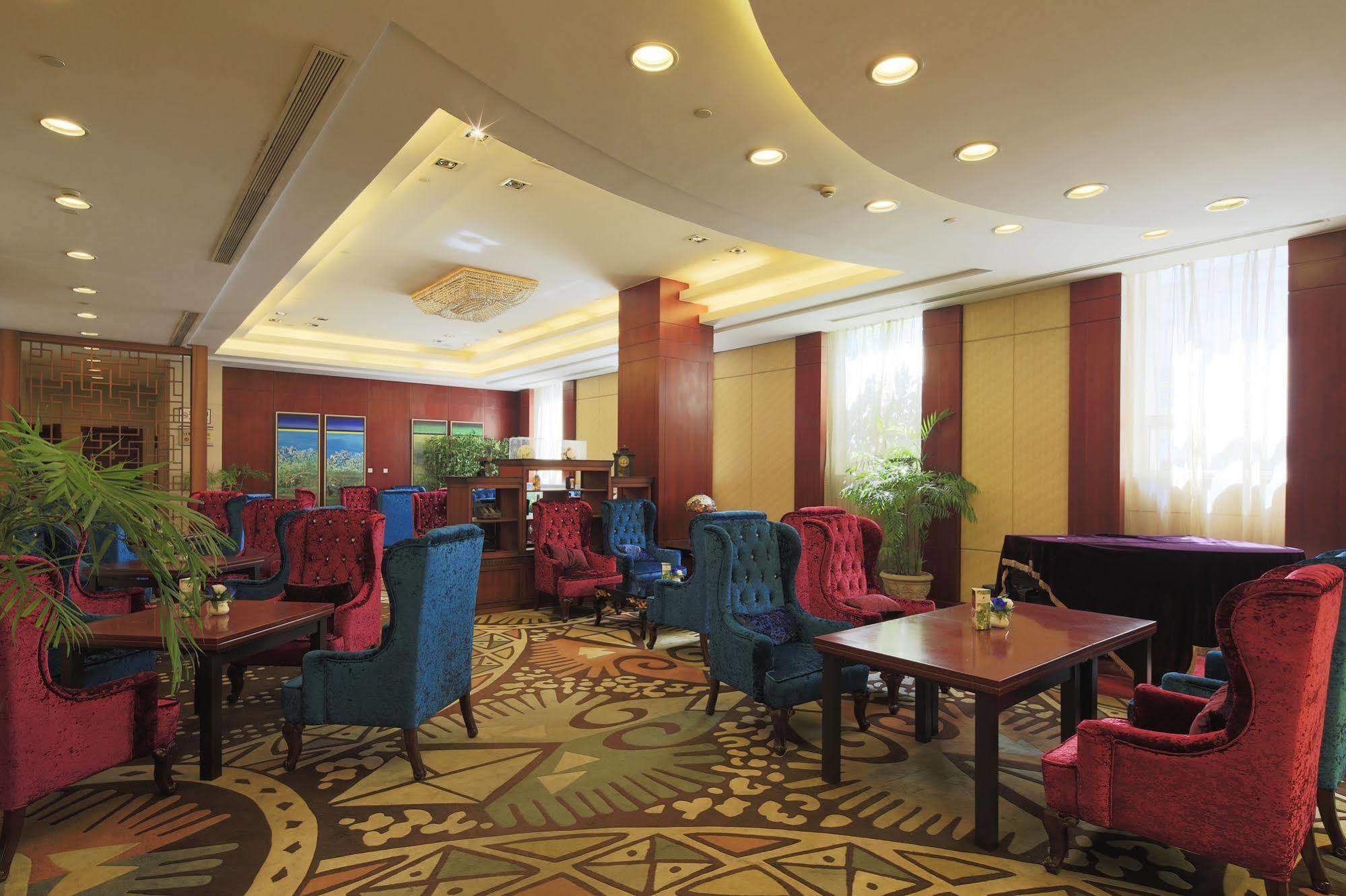 Grand Madison Jinqiao Hotel 5*